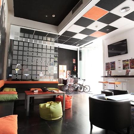 Hostels Meetingpoint Madrid Exterior foto