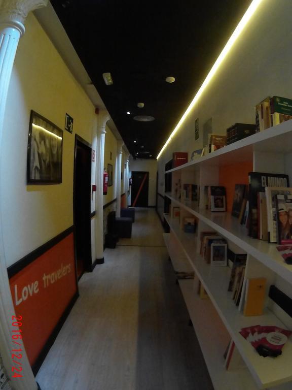 Hostels Meetingpoint Madrid Exterior foto