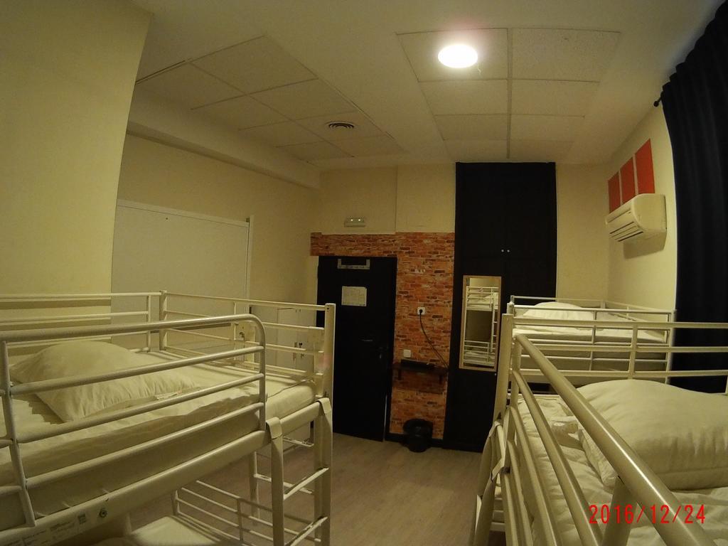 Hostels Meetingpoint Madrid Exterior foto