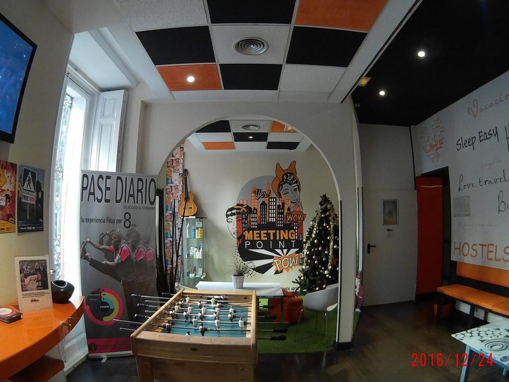 Hostels Meetingpoint Madrid Exterior foto