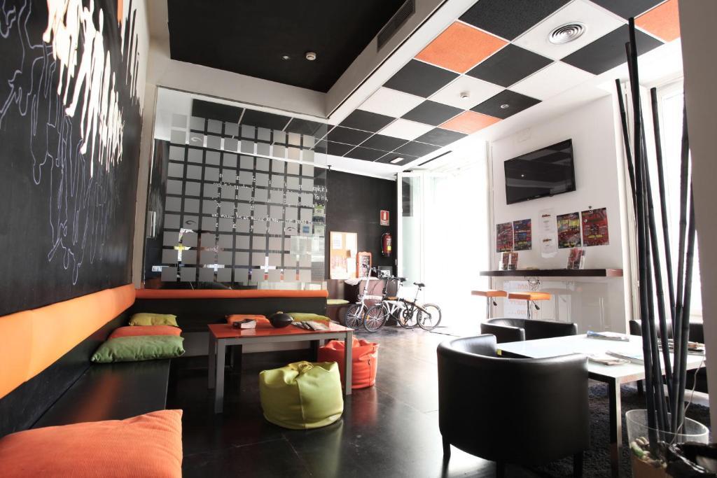 Hostels Meetingpoint Madrid Exterior foto