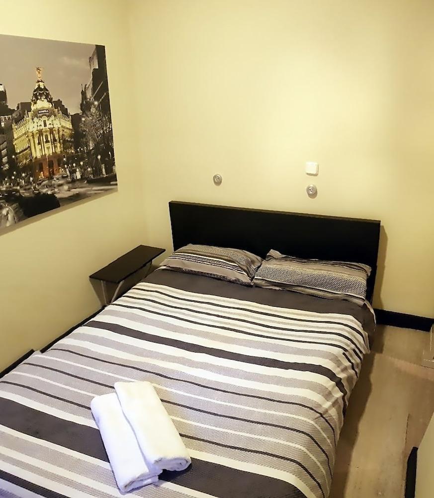 Hostels Meetingpoint Madrid Exterior foto