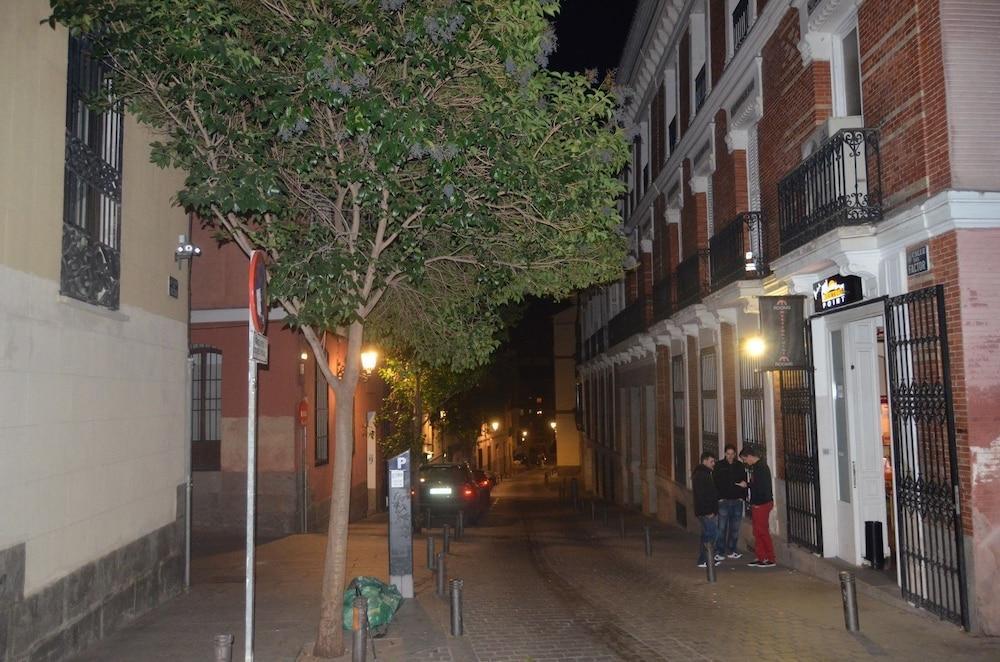 Hostels Meetingpoint Madrid Exterior foto